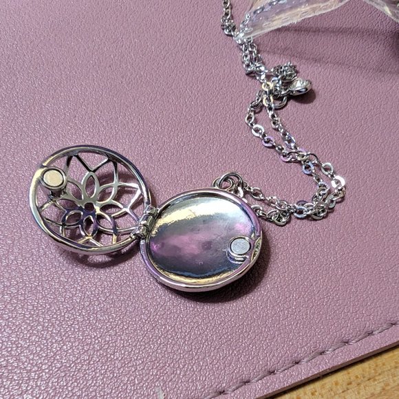 Young Living Essential Oils Necklace (with replacement pads) - Picture 2 of 3